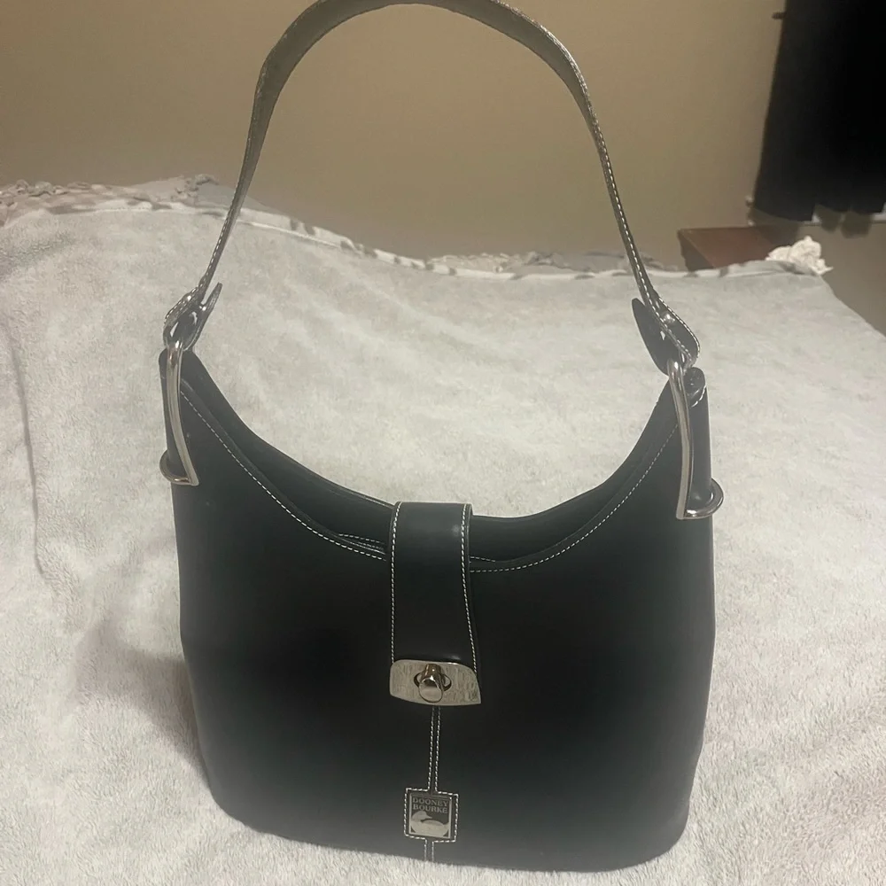 Vintage Dooney & Bourke Black Leather Shoulder Bag with Silver Hardware - Picture 3 of 8